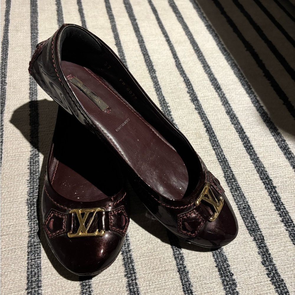 Elegant Burgundy Louis Vuitton Ballet Flats - EU37